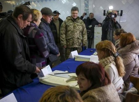 Порошенко посетил избирательные участки в Краматорске