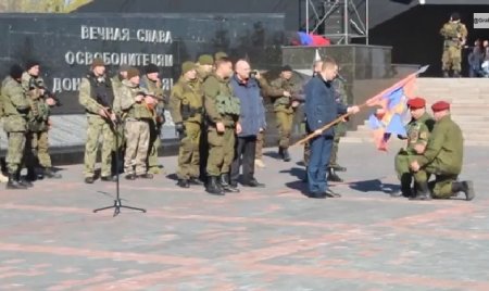 Сегодня в Донецке боевики "ДНР" провели парад с концертом. Видео