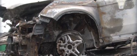 У ведущего 17 канала сожгли машину из-за журналистского расследования. Видео