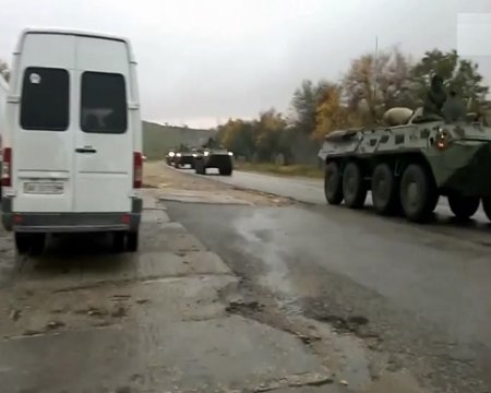 В Украину движется колонна БТРов России из Крыма. Видео