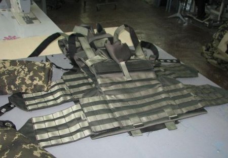 Осужденные луганчанки, шьют военную форму для воинов АТО