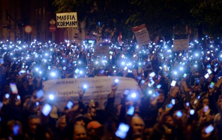 Из-за массового недовольство венгров, налог на интернет будет отменен