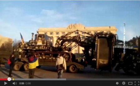 Харьковчане отремонтировали спецмашину для копания противотанковых рвов на границе