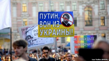 В России преследуют активиста за портрет Путина с усами