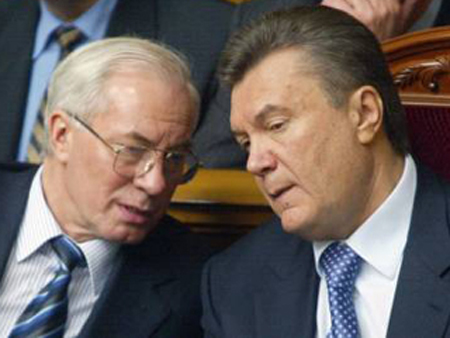 За выплату пенсий Януковичу и Азарову после побега МВД возбудило дело
