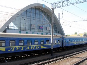 В Луганской области взорвали железнодорожные пути по направлению в Киев