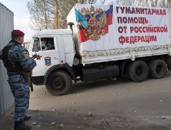 Пограничники произвели визуальный осмотр 343 из 836 грузовиков гумконвоев РФ
