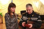 В маленьких ручках орден Мужества, в память о погибшем отце Руслане Редькине. Фото В маленьких ручках орден Мужества, в память о погибшем отце Руслане Редькине. Фото