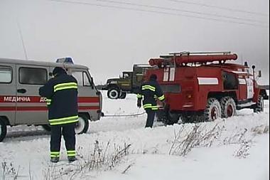 В Запорожской области спасатели вытащили из снежных заносов 62 человека