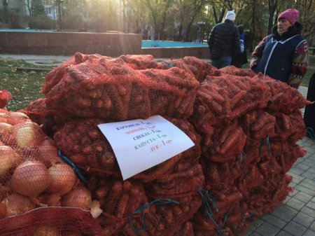 Выборы в ДНР: "Зайди и проголосуй, а потом получи мешок овощей рядом всего за 1 гривну"
