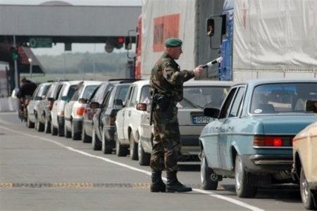 На границе Крыма с материком неизвестные опрашивают водителей о местоположении украинских войск