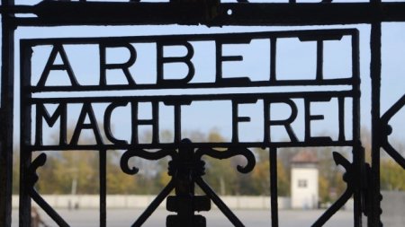 В Германии украдены ворота лагеря "Дахау" с надписью Arbeit macht frei ("Труд освобождает")