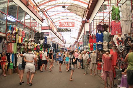 В Харькове на "Барабашово" ловили нелегалов