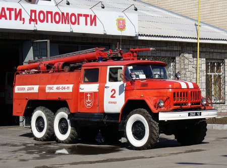 Сегодня во время обстрела Донецка от снаряда загорелось здание Торгово-промышленной палаты. Видео