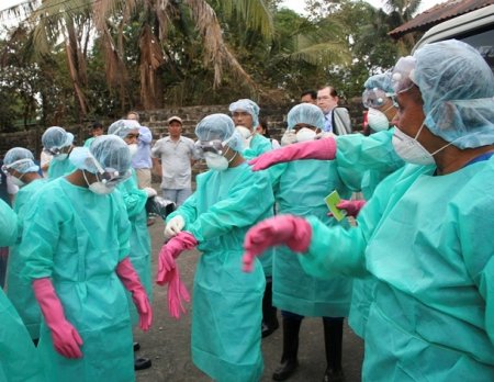 Вакцину против Эболы уже с понедельника начнут испытывать на людях