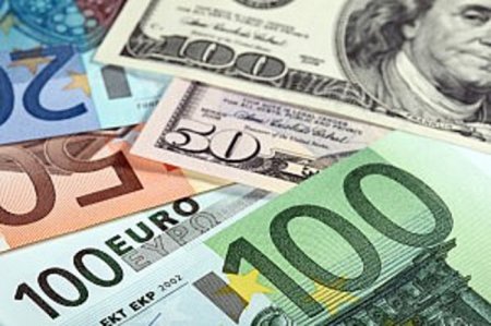 Нацбанк повысил официальный курс доллара США и евро