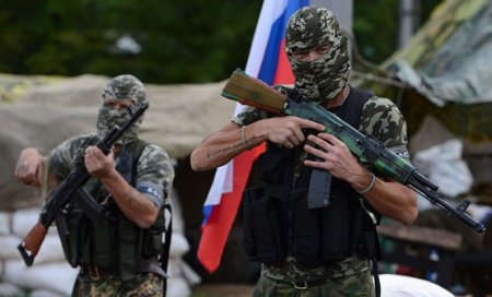 В Донецке террористы мешками перечисляют деньги в Россию