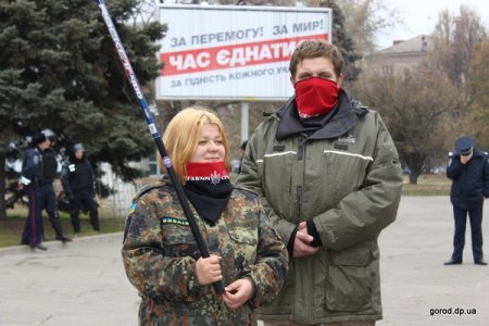 Парад посвященный "Великому октября" закончился бойней между "левыми" и "правыми"