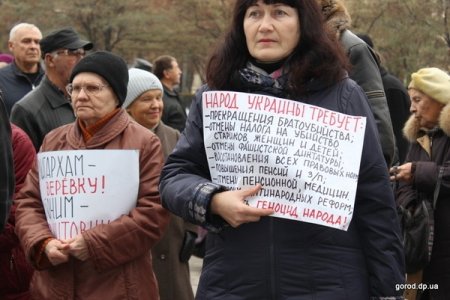 Парад посвященный "Великому октября" закончился бойней между "левыми" и "правыми"