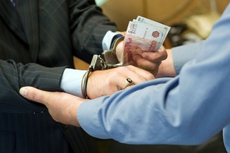 Чиновник-железнодорожник пытался получить взятку за тендер в 100 тыс. грн