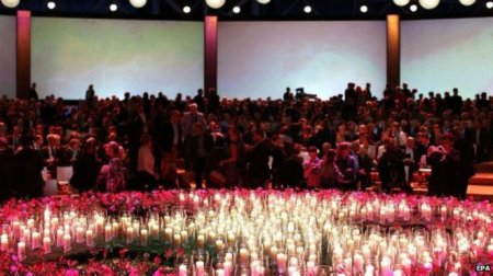 Нидерланды чтят память погибших в авиакатастрофе МН17. Фото