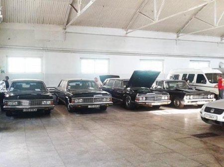 Кабмин не смог распродать самые дорогие авто из своего автопарка (ФОТО) Кабмин не смог распродать самые дорогие авто из своего автопарка (ФОТО)