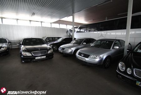 Кабмин не смог распродать самые дорогие авто из своего автопарка (ФОТО) Кабмин не смог распродать самые дорогие авто из своего автопарка (ФОТО)