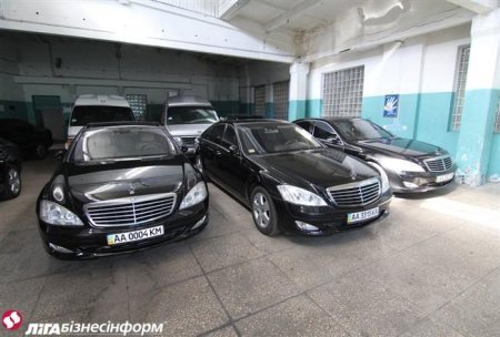 Кабмин не смог распродать самые дорогие авто из своего автопарка (ФОТО) Кабмин не смог распродать самые дорогие авто из своего автопарка (ФОТО)
