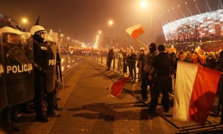 Празднование Дня независимости в Польше вылилось в массовые беспорядки Празднование Дня независимости в Польше вылилось в массовые беспорядки