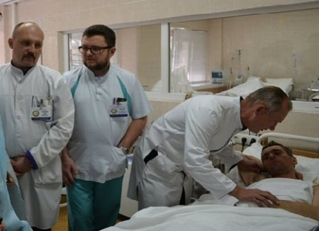 Мужество тяжелораненого бойца в больнице Мечникова потрясло американца