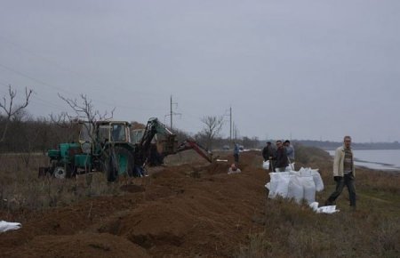 Под Скадовском военые роют окопы Под Скадовском военые роют окопы