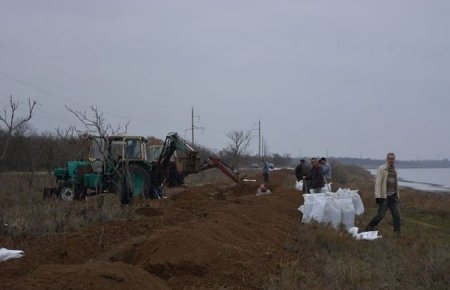 Под Скадовском военые роют окопы