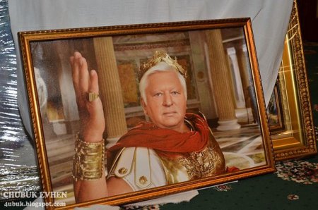 Пшонка требует от Украины вернуть его портреты «а-ля Юлий Цезарь» и яйца Фаберже (Видео) Пшонка требует от Украины вернуть его портреты «а-ля Юлий Цезарь» и яйца Фаберже (Видео)