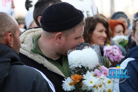 В Херсоне встречали героев-авиаторов (Фото) В Херсоне встречали героев-авиаторов (Фото)