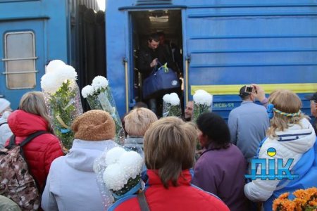 В Херсоне встречали героев-авиаторов (Фото) В Херсоне встречали героев-авиаторов (Фото)