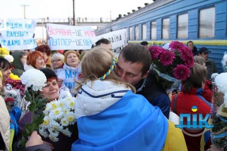 В Херсоне встречали героев-авиаторов (Фото) В Херсоне встречали героев-авиаторов (Фото)