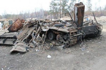 Последствия обстрела Станицы Луганской (фото)