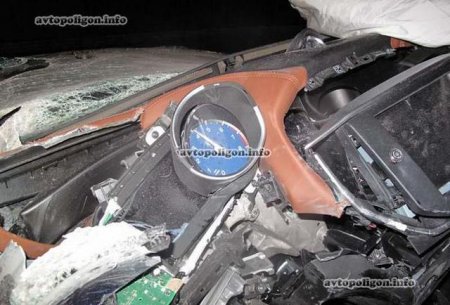 ДТП: В Киеве двух молодых парней на Maserati разорвало на части ДТП: В Киеве двух молодых парней на Maserati разорвало на части