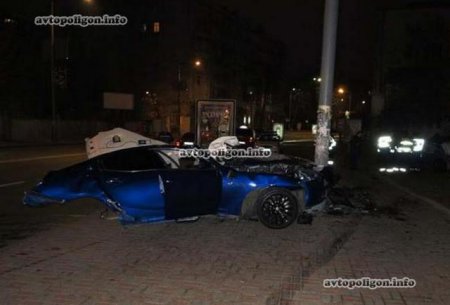 ДТП: В Киеве двух молодых парней на Maserati разорвало на части ДТП: В Киеве двух молодых парней на Maserati разорвало на части