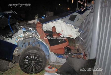 ДТП: В Киеве двух молодых парней на Maserati разорвало на части ДТП: В Киеве двух молодых парней на Maserati разорвало на части