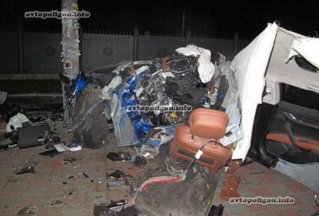 ДТП: В Киеве двух молодых парней на Maserati разорвало на части ДТП: В Киеве двух молодых парней на Maserati разорвало на части