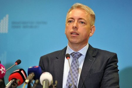 Министру внутренних дел Чехии прислали письмо с белым порошком, похожим на цианид
