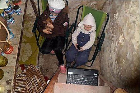 Как спасаются жители Горловки в бомбоубежищах (Фото)