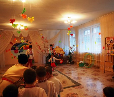 Днепродзержинские спасатели и воспитатели провели урок безопасности в детском саду (Фото)