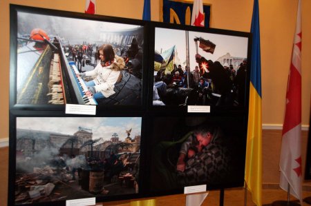 В Тбилиси отметили годовщину Майдана (Фото)