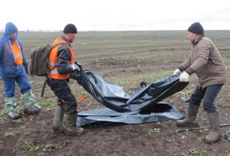 Останки украинских военнослужащих на Донбассе и подбитая техника. Фото