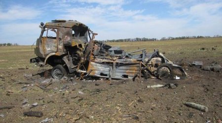 Останки украинских военнослужащих на Донбассе и подбитая техника. Фото Останки украинских военнослужащих на Донбассе и подбитая техника. Фото