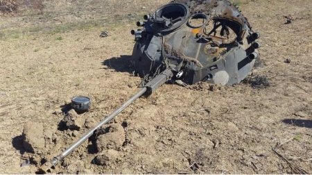 Останки украинских военнослужащих на Донбассе и подбитая техника. Фото Останки украинских военнослужащих на Донбассе и подбитая техника. Фото