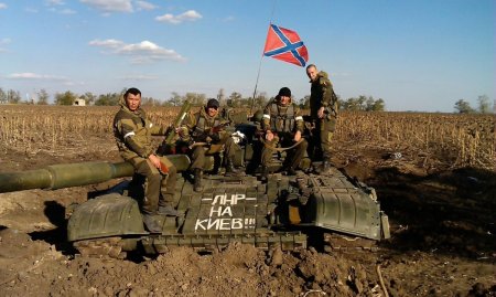 Под Мариуполем «заблудился» очередной российский десантник (фото) Под Мариуполем «заблудился» очередной российский десантник (фото)