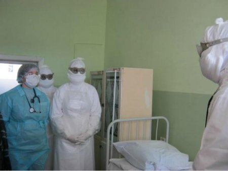 На Черниговщине учились противостоять Эболе (Фото) На Черниговщине учились противостоять Эболе (Фото)